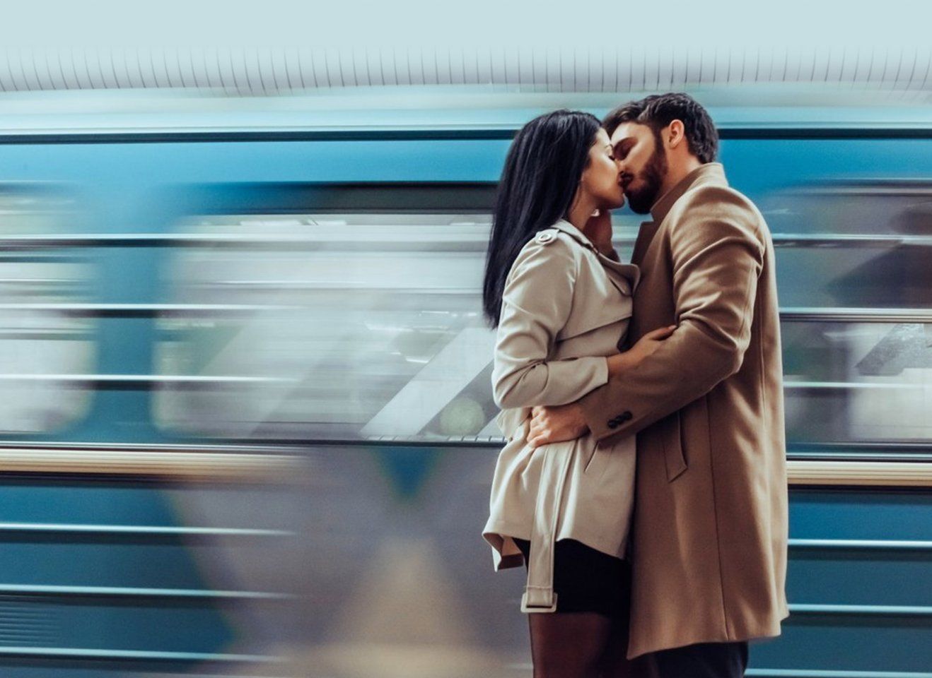 Как познакомиться с девушкой в метро? image