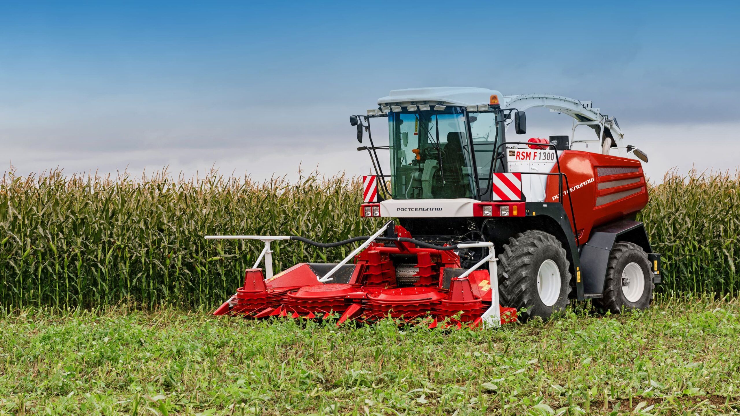 Кормоуборочный комбайн RSM F1300: характеристики, преимущества и обзор image
